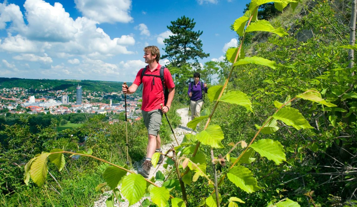 The SaaleHorizontale leads along partly narrow paths through the landscape on both banks of the Saale © JenaKultur, Photo: F. Meyst