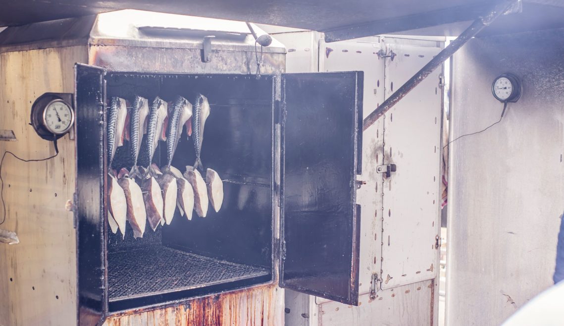 The smoker gives freshly caught fish a special flavor © TVV/Philipp Schulz