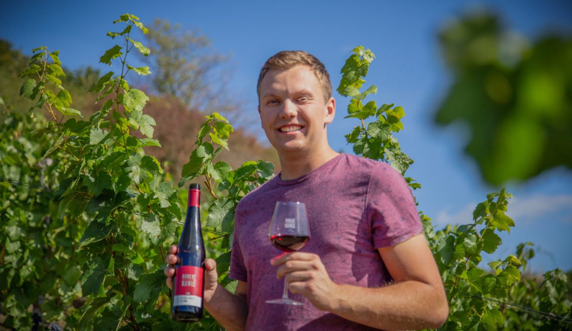 Young winemakers like Phillip König lead family wineries into the future with innovative ideas © HA Hessen Tourismus