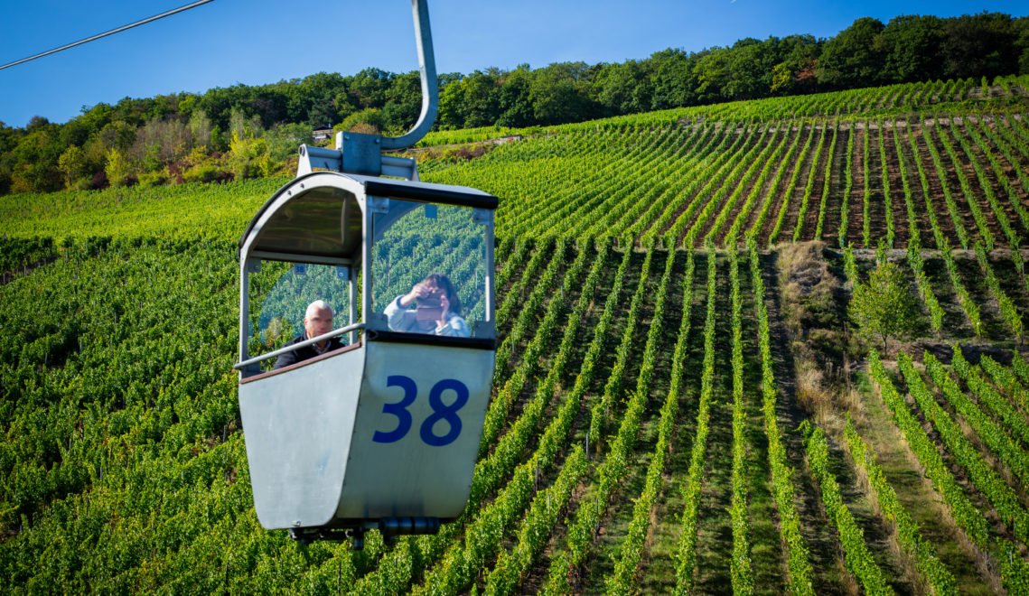 The cable car at Assmannshausen provides a convenient way to view the Rhine from above © HA Hessen Tourismus