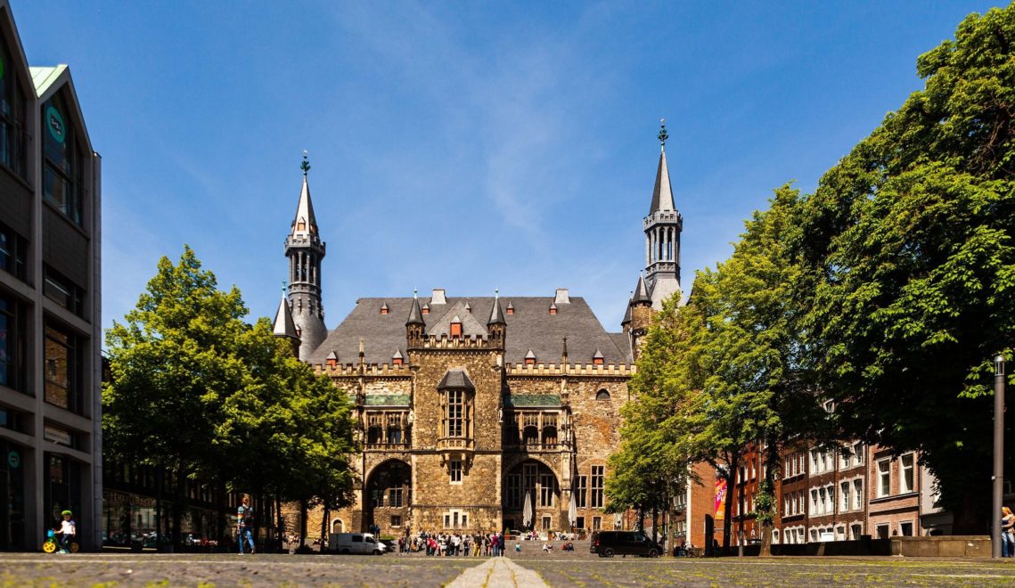 The best views of Aachen City Hall are to be had from the Katschhof © Tourismus NRW e.V.
