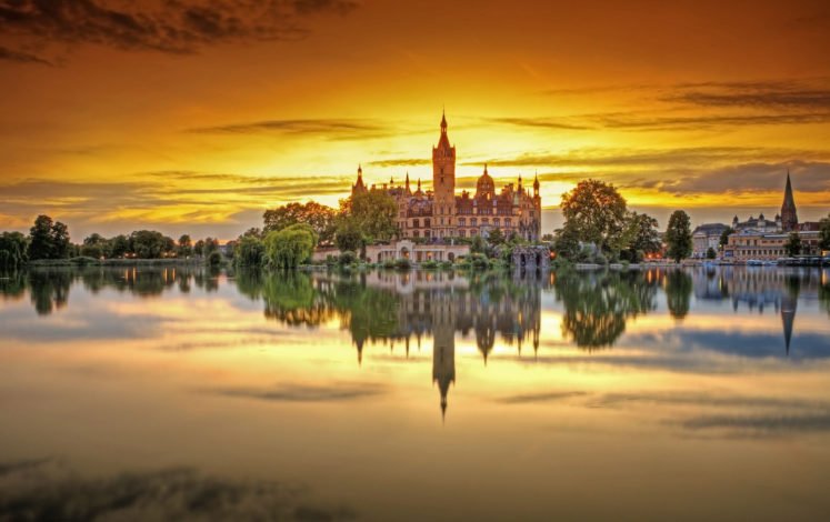 In Europe, Schwerin Castle is considered the most important building of Romantic Historicism. It received its current form through rebuilding and new construction from 1845 to 1857 © TMV / Allrich