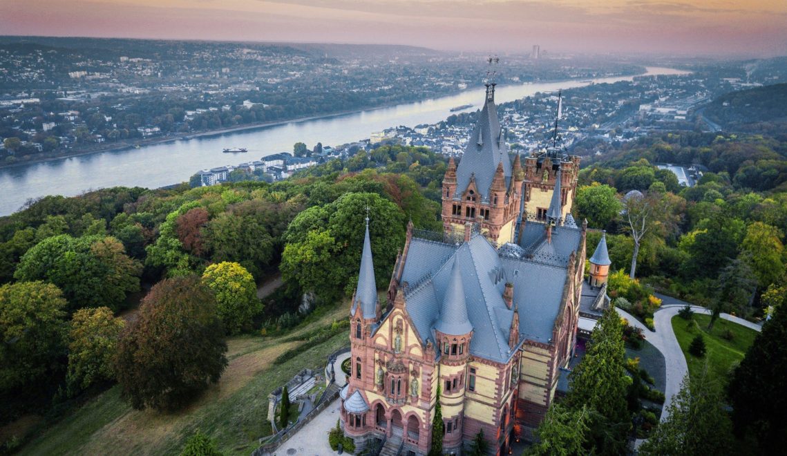 Drachenburg Castle in Königswinter was built in the style of historicism for Stephan Freiherr von Sarter from Bonn within only three years starting in 1882. © Tourismus NRW e.V.