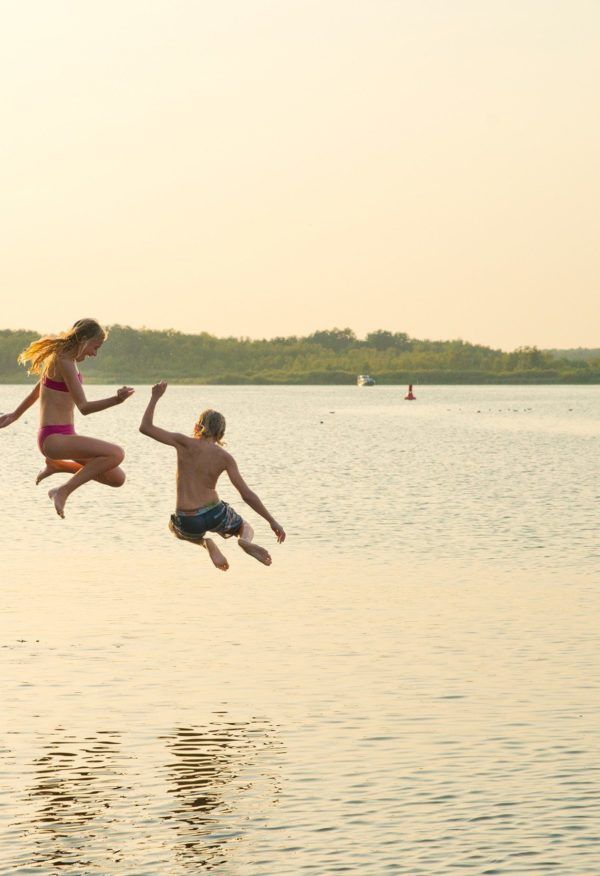 Zahlreiche Freizeitmöglichkeiten am und im Wasser haben Familien an den mehr als 1000 Gewässern der Mecklenburgischen Seenplatte © Christin Druehl