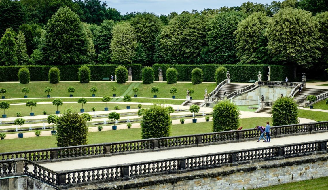 Mehr als 60 Figuren und Vasen verzieren den Barockgarten Großsedlitz © Franco Cogoli