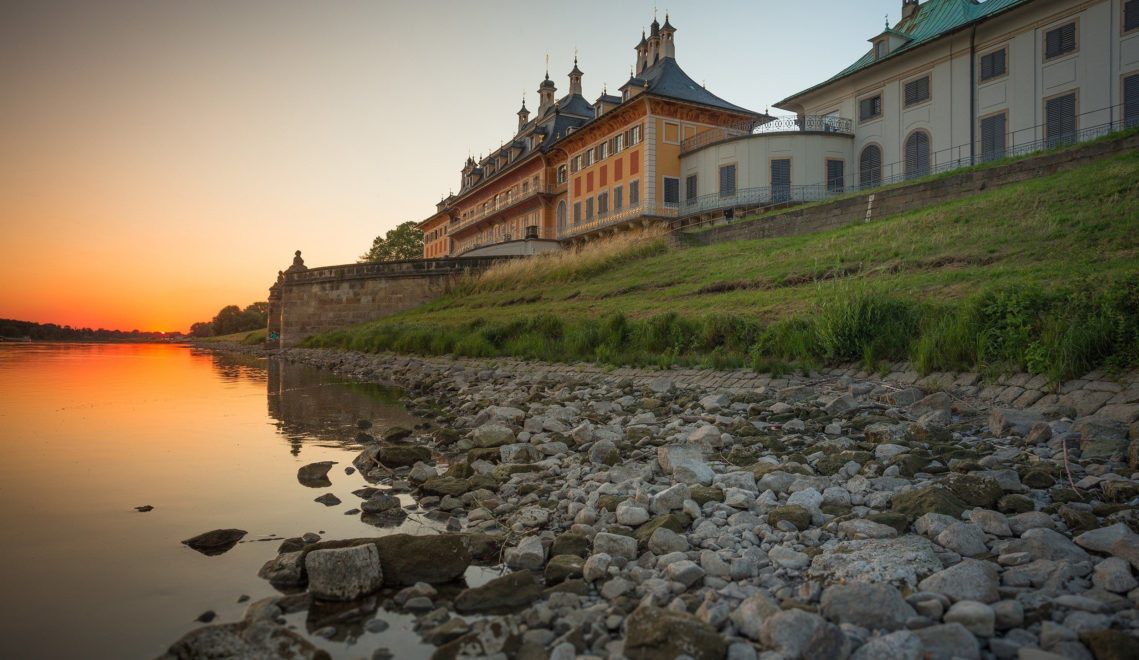 Das Wasserpalais von Schloss Pillnitz liegt direkt an der Elbe © TGMS/Sebastian Rose