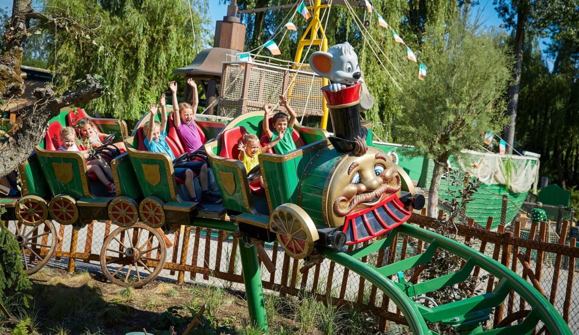 All aboard for a whirlwind ride on the "Ba-a-a-Express" over Ireland's green hills © Europa-Park