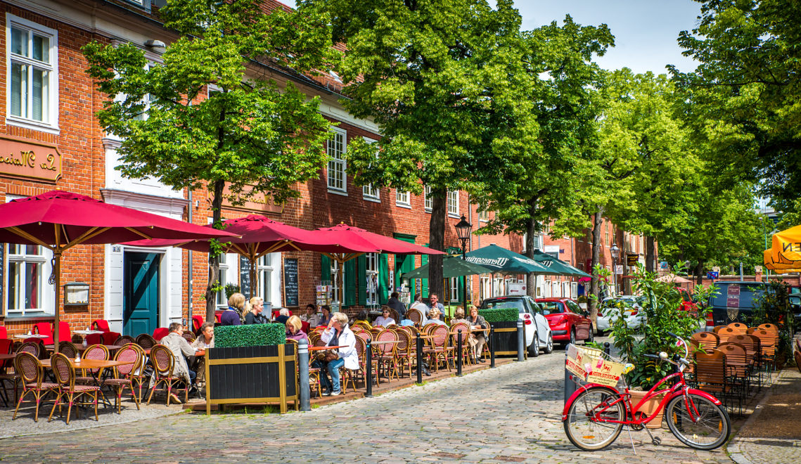 Potsdam's Dutch Quarter is home to small cafes and restaurants © Shutterstock/Seqoya