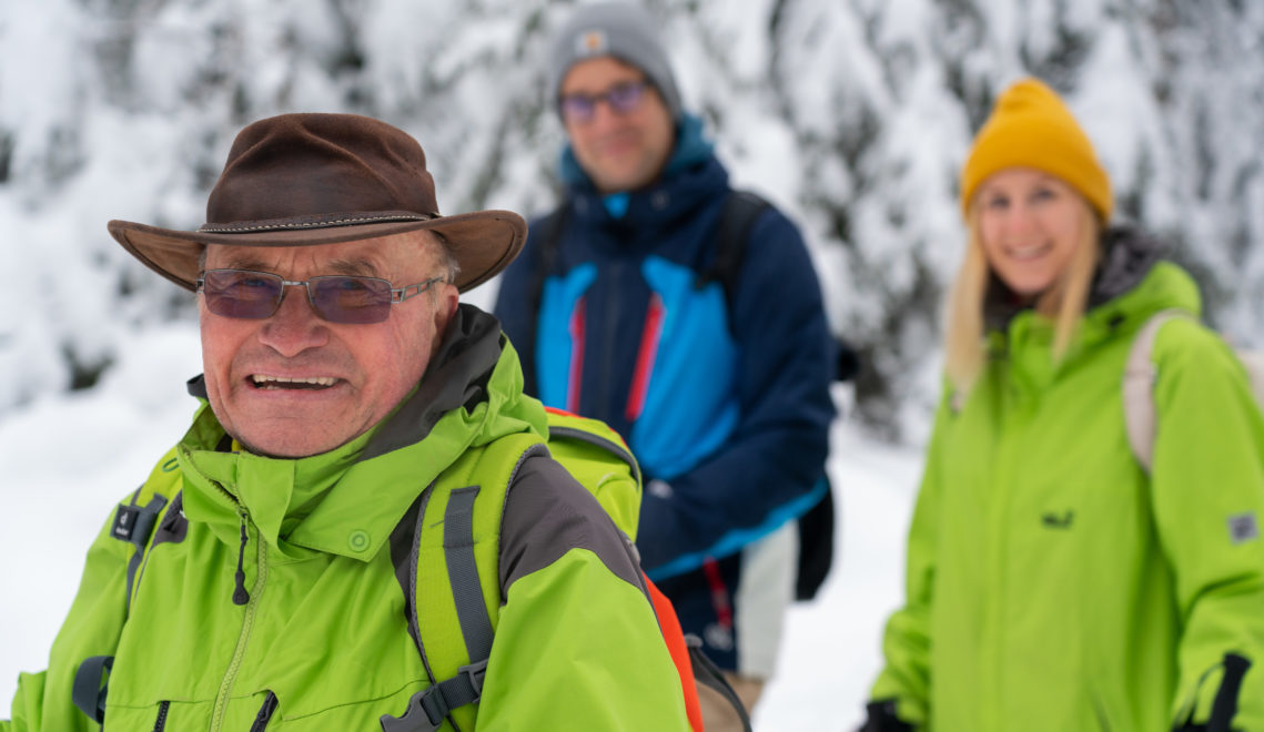 A snowshoe hike on the Aichelberg with Black Forest guide Jürgen Rust
