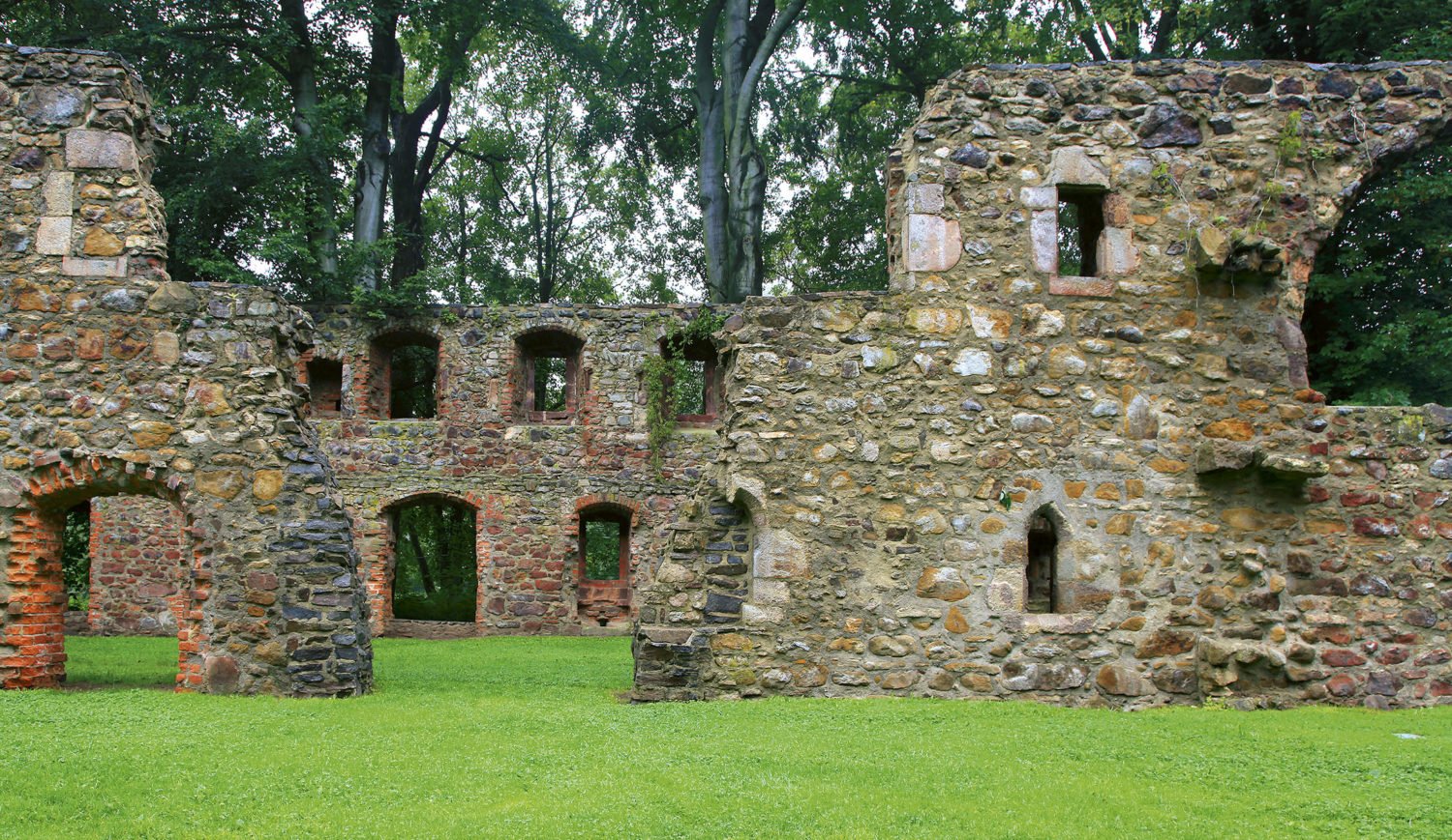 Sehenswerte Ruine – die ehemalige Zisterzienserinnenabtei Kloster Nimbschen