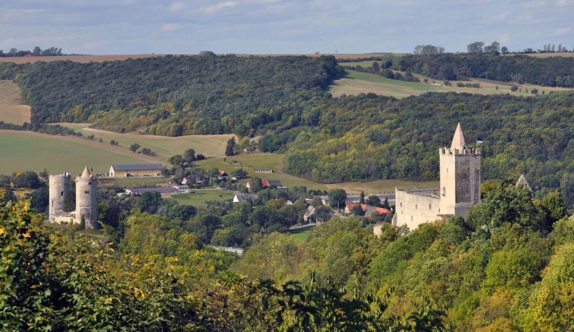 When hiking on the Geopfad Bad Kösen, you can enjoy great views, for example of Rudelburg Castle and Saaleck Castle © Förderverein Welterbe an Saale und Unstrut e.V. / Guido Siebert