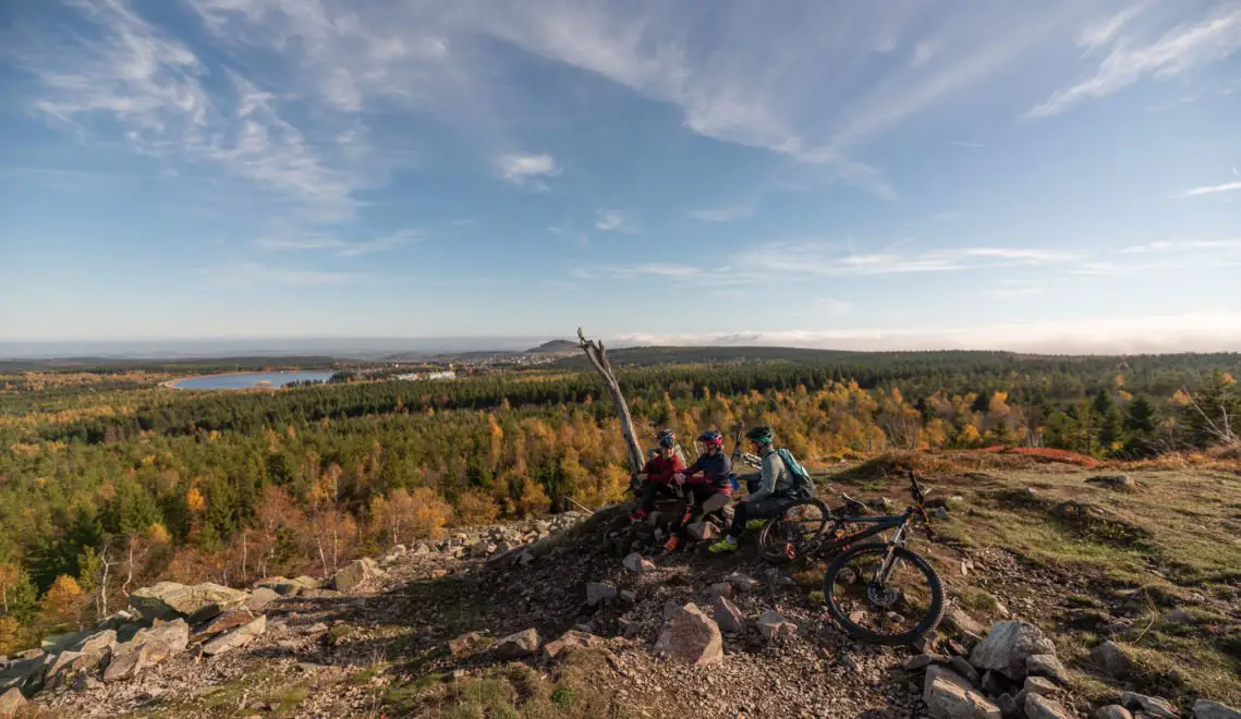 There are plenty of vantage points on the BLOCKLINE - Here on the Kahleberg with a view towards Altenberg © TVE/Felix Meyer