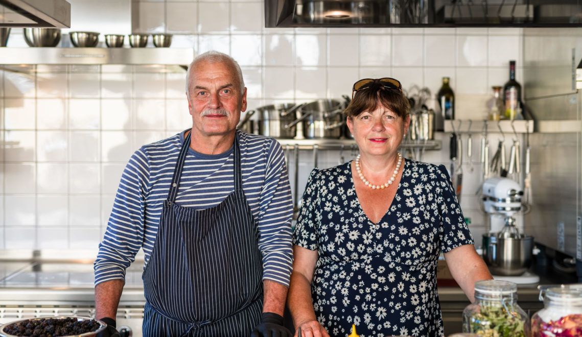 Christina und Peter Knobloch betreiben in ihrer Villa im Sonnenhof eine Kochschule