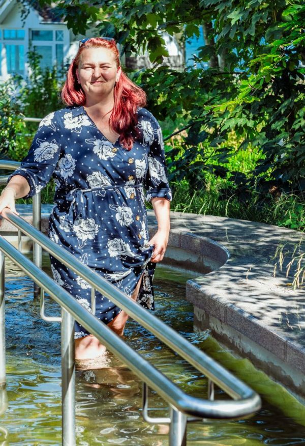 Educator Martina Hoppe regularly gets into the Kneipp pool. Preferably in the Kneipp garden in Göhren