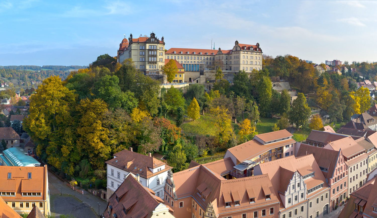 Von Schloss Sonnenstein habt ihr einen schönen Blick auf die Stadt