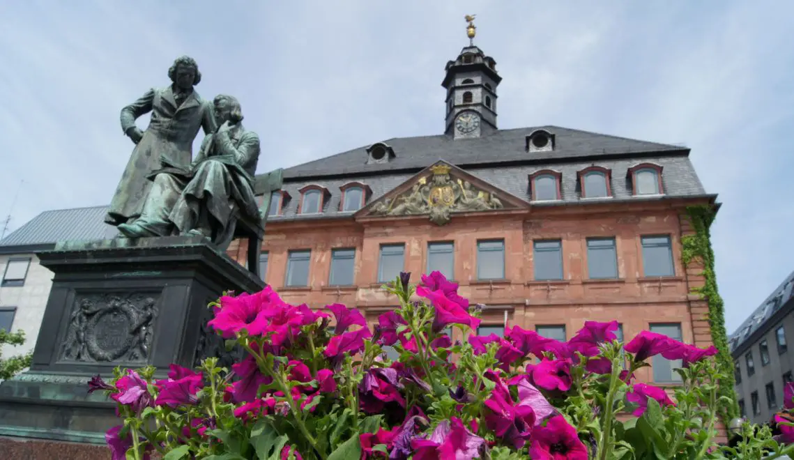 The Brothers Grimm National Monument stands in the middle of Hanau's market square, directly in front of the historic town hall