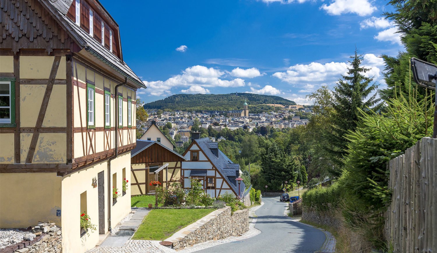 Blick auf Annaberg-Buchholz – liebenswerte und altehrwürdige Stadt im Herzen des Erzgebirges