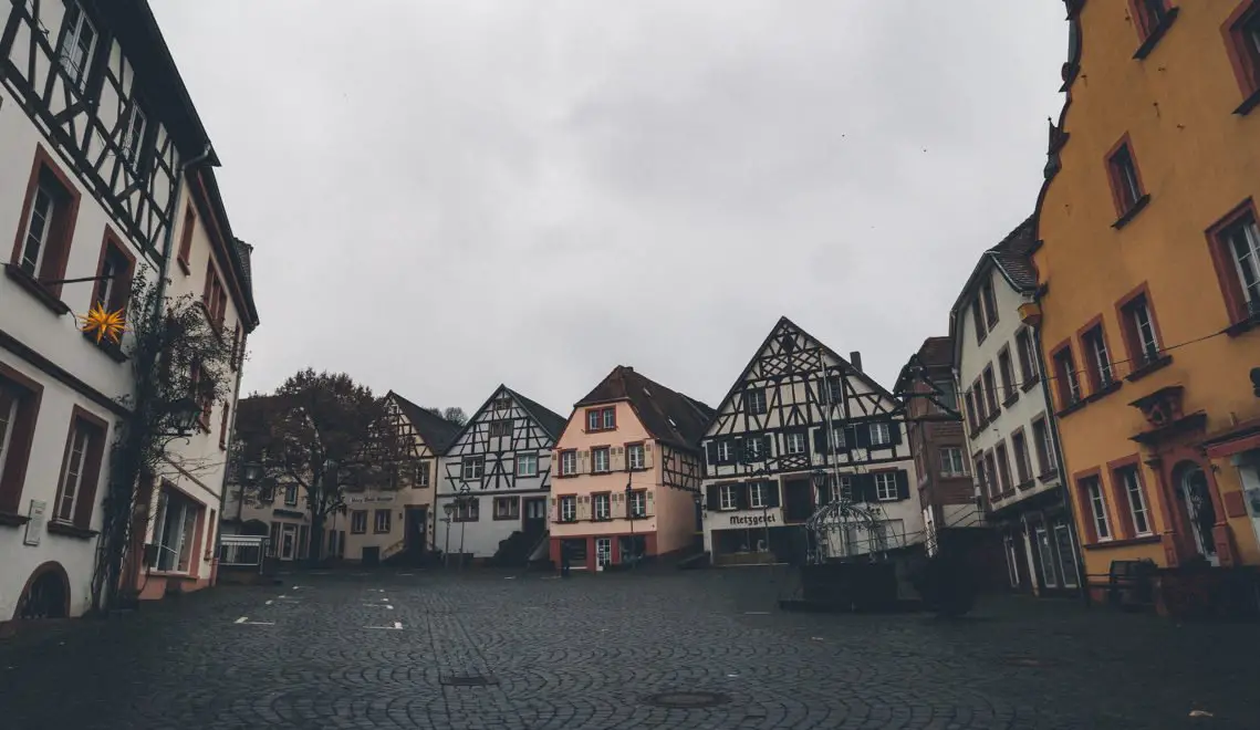 On Sunday mornings, you have the former residence town of the Counts of Nassau-Saarbrücken all to yourself - the ideal time to take pictures