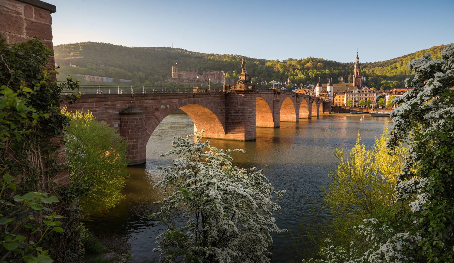 The Old Bridge connects the Old Town with the opposite bank of the Neckar River - like eight predecessor buildings in the past centuries.