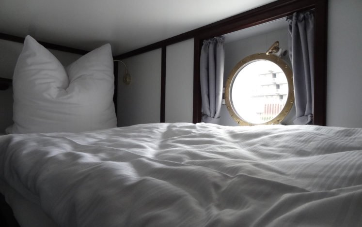 The cabins of the Alex have been lovingly refurbished. Slipping into the cozy beds in the evening and watching the night fall through the porthole is an unforgettable experience