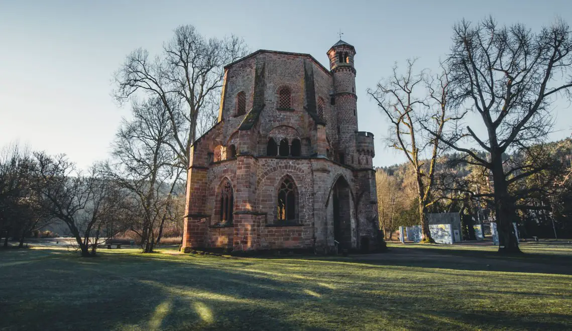 Great photo motif and well-known landmark: The Old Tower in Mettlach is the oldest preserved sacral building in the Saarland