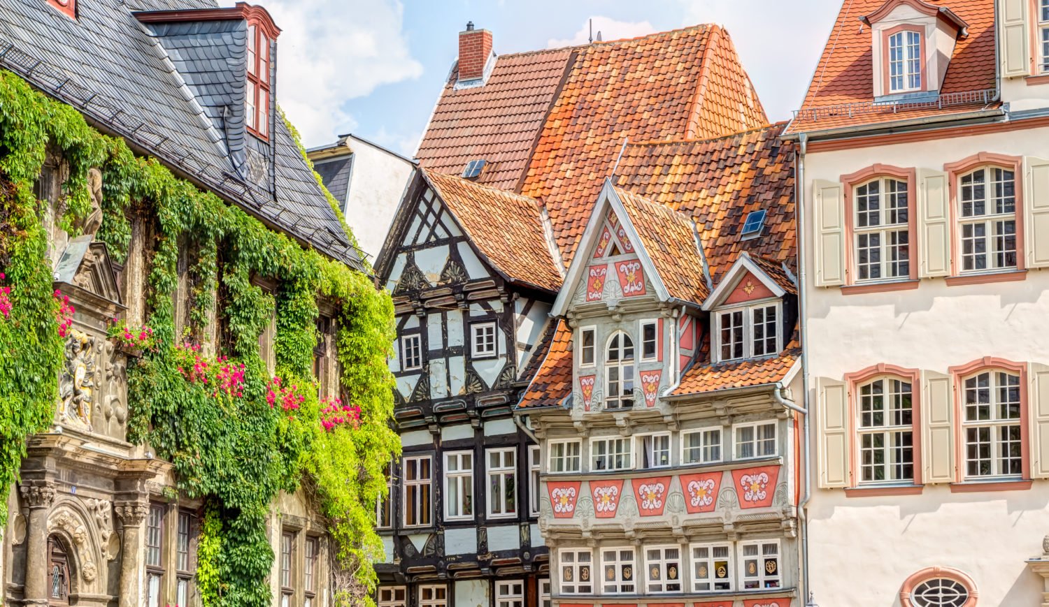 If you travel with the Selketalbahn, you should definitely make a stop. For example, in Quedlinburg with its historic old town