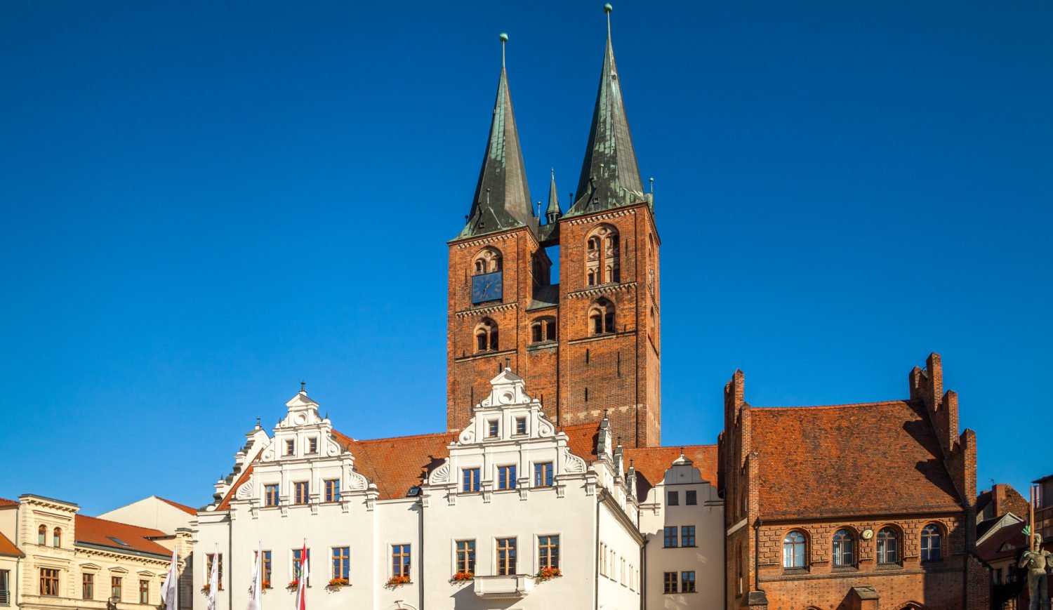 Das Stendaler Rathaus geht auf das 15. Jahrhundert zurück. Etwas noch älteres befindet sich in seinem Inneren: Die älteste Schnitzwand Deutschlands aus dem Jahr 1462