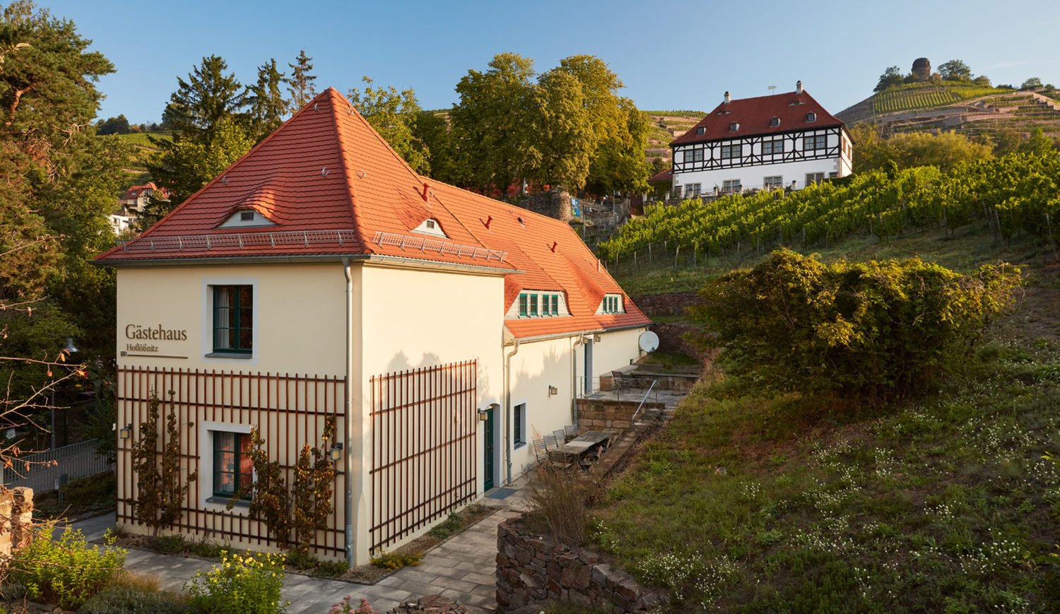 Upscale country house style in the middle of the vineyards - the guest house of Hoflößnitz