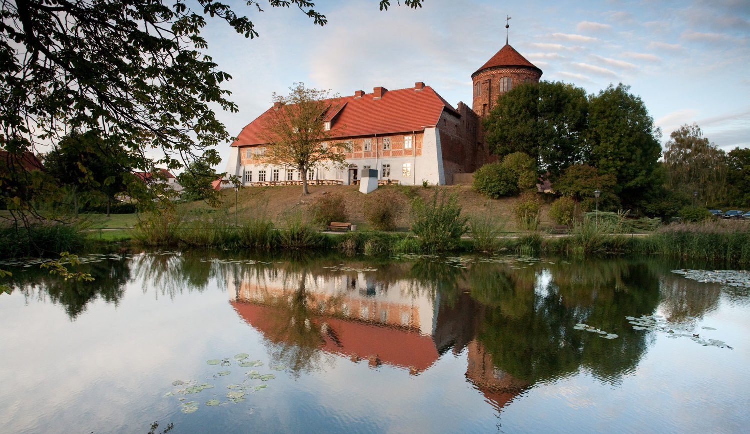 Die Alte Burg Neustadt-Glewe ist die älteste noch erhaltene Wehrburg Mecklenburgs und zählt zu den besterhaltenen Burgen des Landes