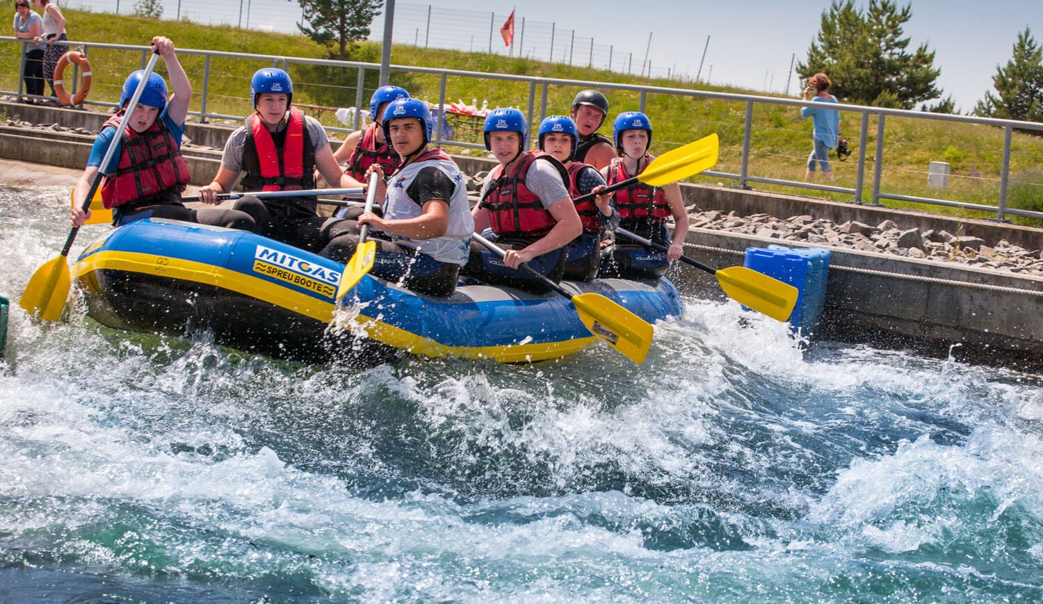 On the white water course of the canoe park Markkleeberg it goes properly to the thing