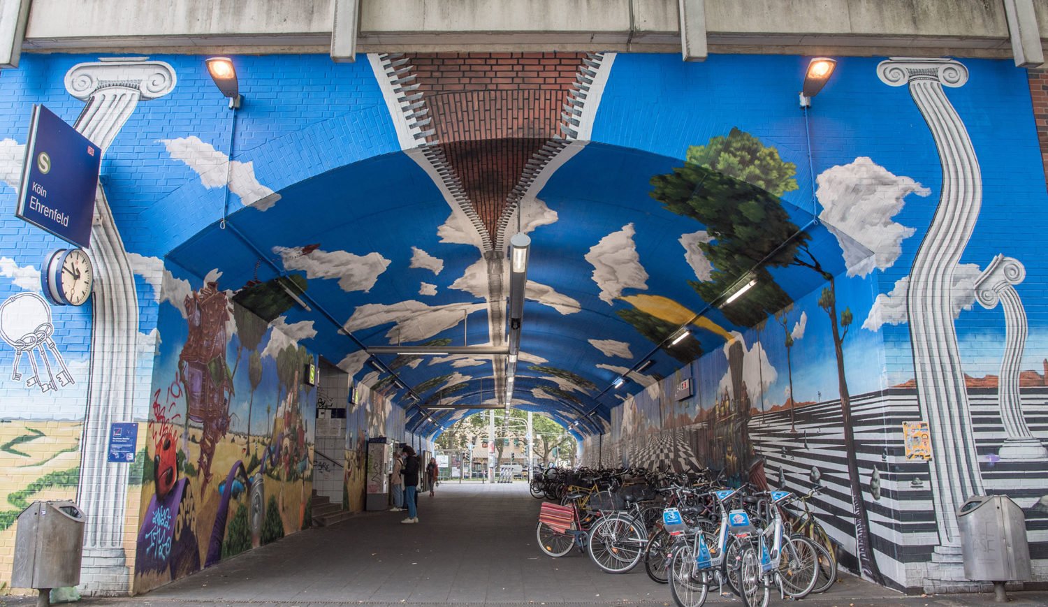 Colorful prelude: A huge fantasy world was created at the Ehrenfeld stop