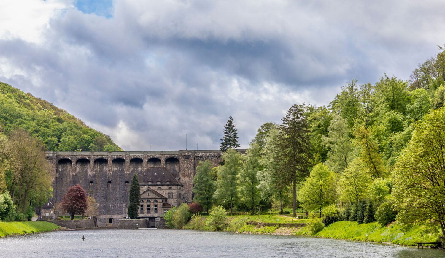The dam wall of Lake Diemel is 194 meters long and 42 meters high © Udo Bernhart