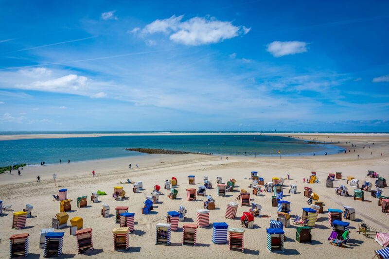 Wie wäre es mit einer Partie Beachvolleyball am Strand von Borkum?