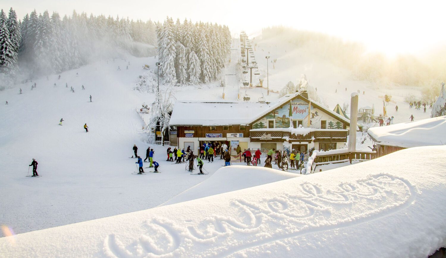 In Hütten wie Möppis Hütte könnt ihr nach einem langen Tag auf der Piste Aprés-Ski feiern