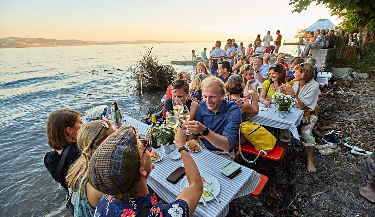 Wine festival 'Komm und See' takes place against the beautiful backdrop of Lake Constance