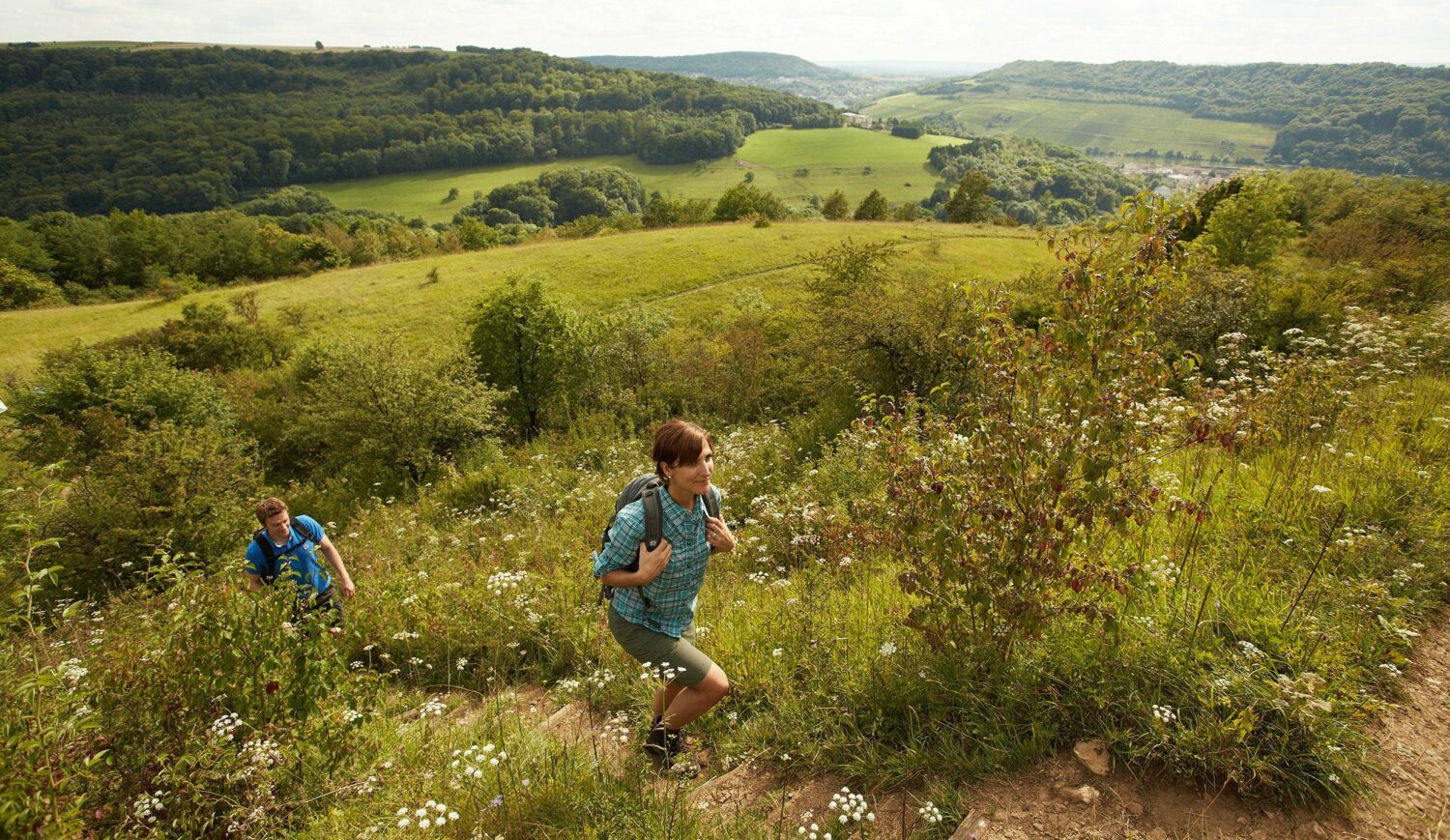 On narrow premium trails with views of France and Luxembourg © Marcus Gloger