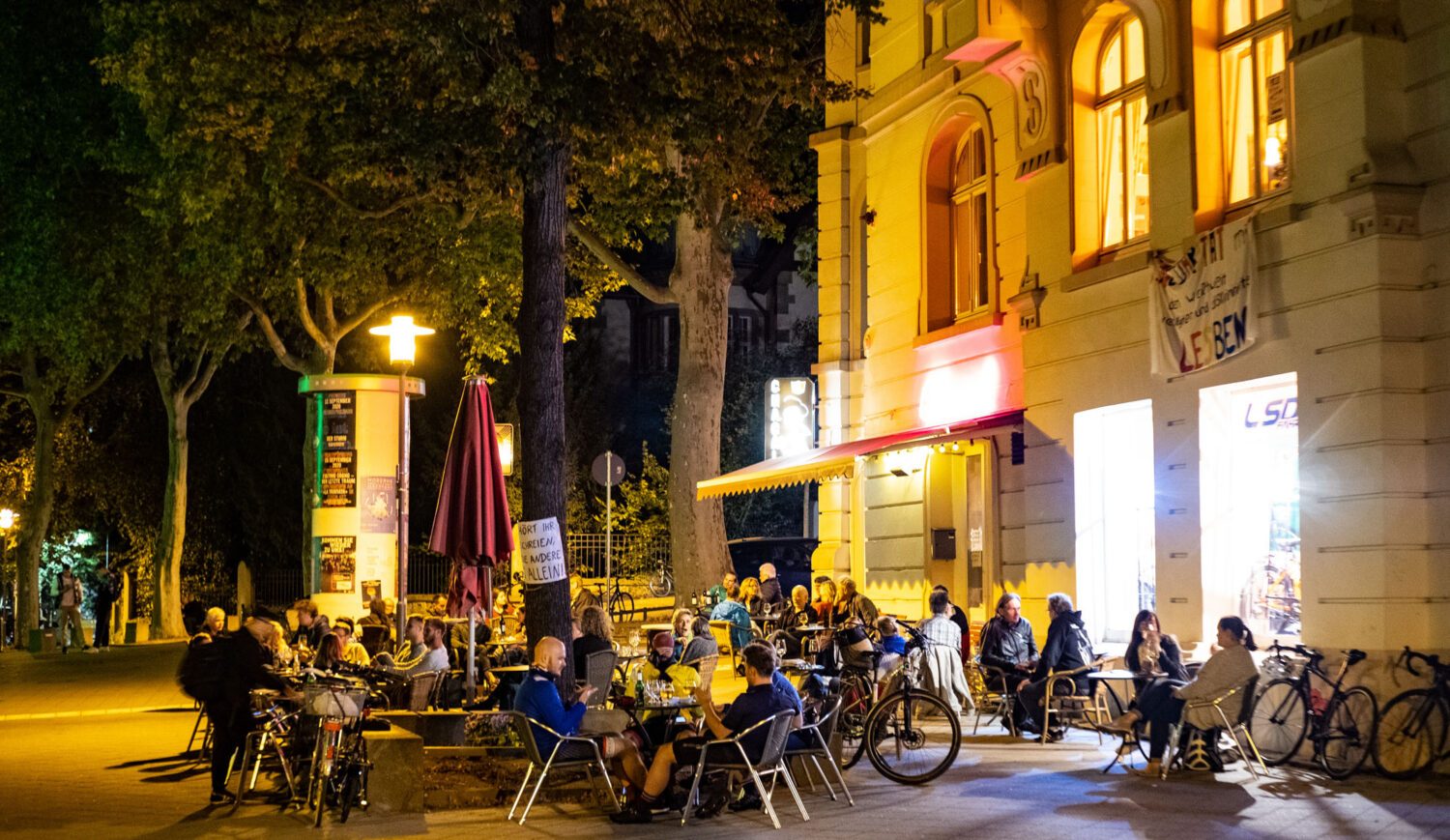 Vorderer Westen: Im Trendviertel rund um den Bebelplatz gibt es jede Menge schicke Cafés, Bars und Restaurants © Kassel Marketing GmbH / Mario Zgoll