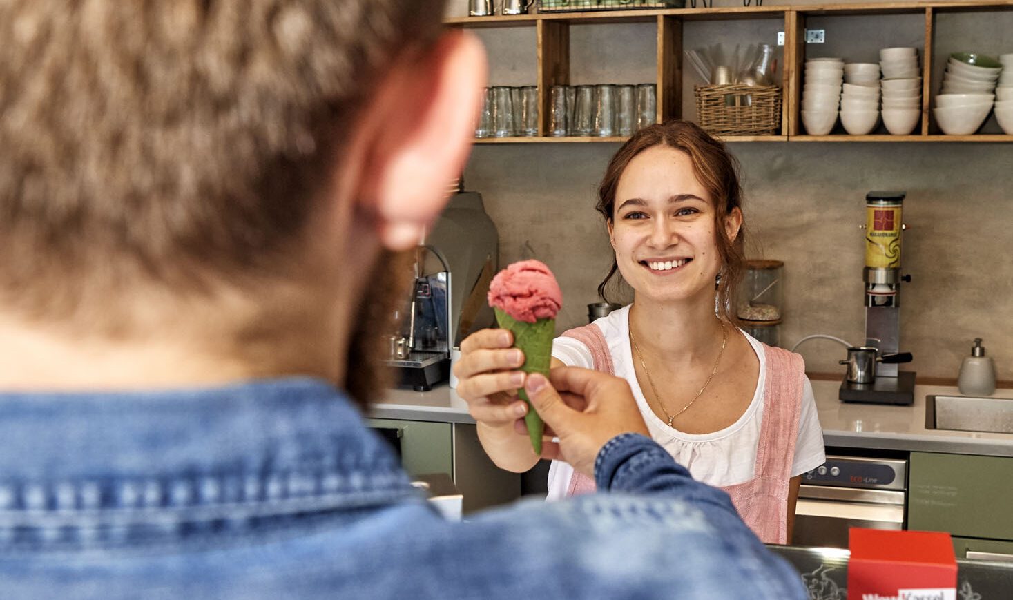 Handmade ice cream creations and a friendly smile: Café Eislust in the heart of the city © Kassel Marketing GmbH/Florian Trykowski