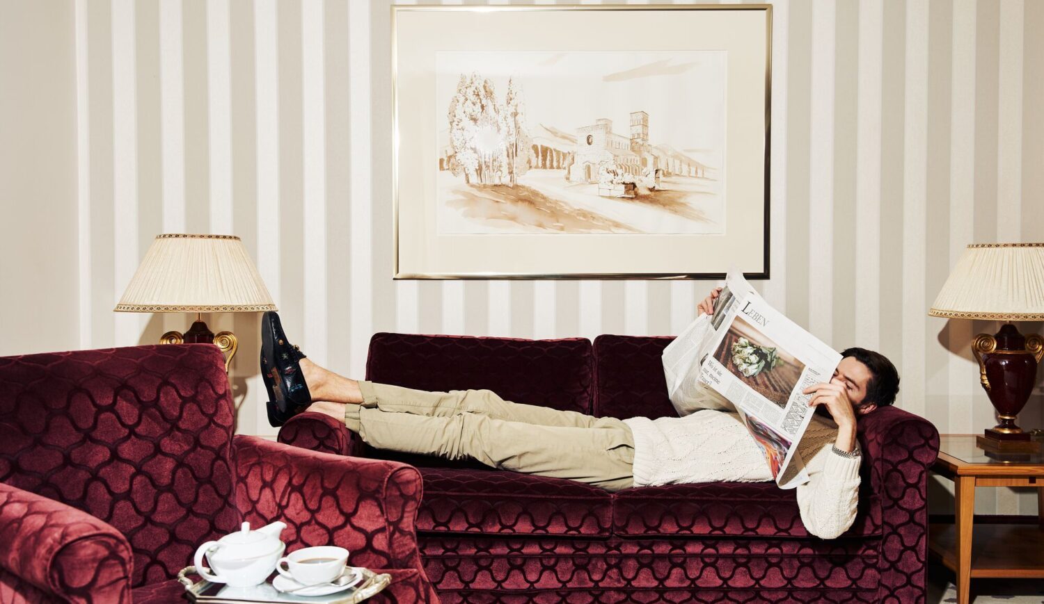 The suites offer plenty of space to relax, for example with a newspaper © Travelcharme - Arne Nagel