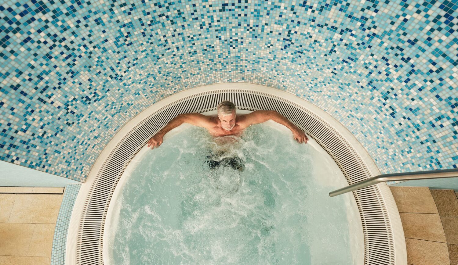 The whirlpool provides relaxing moments © Travelcharme - Arne Nagel
